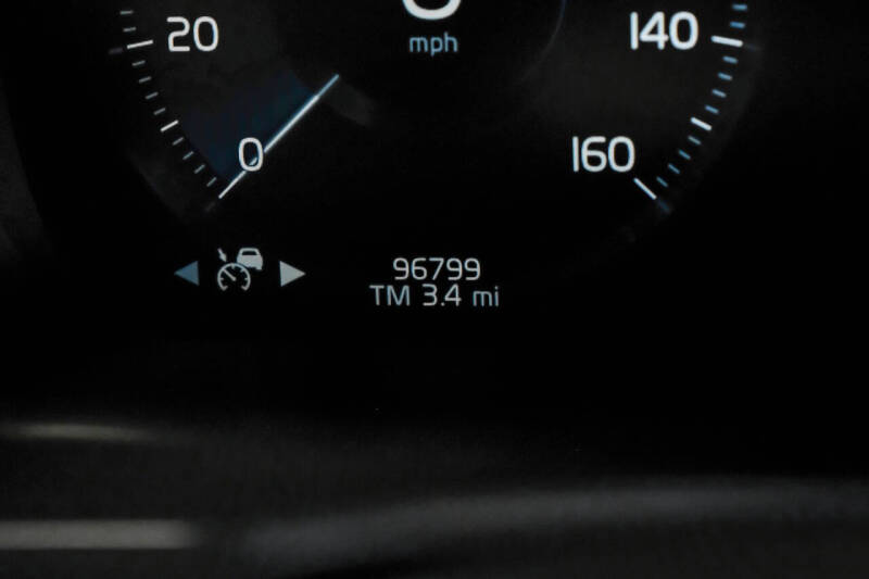 2017 Volvo XC90 T6 Momentum