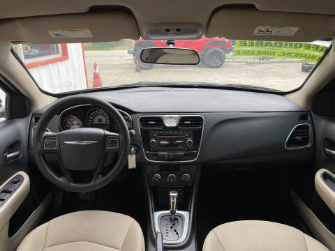 2013 Chrysler 200 LX