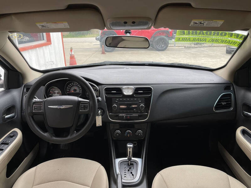 2013 Chrysler 200 LX