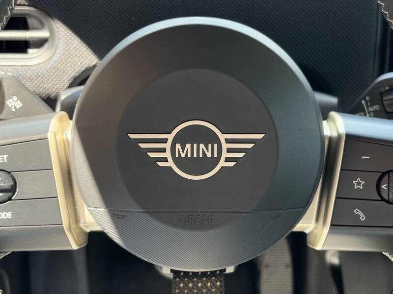 2025 MINI Hardtop 2 Door Cooper Signature Trim