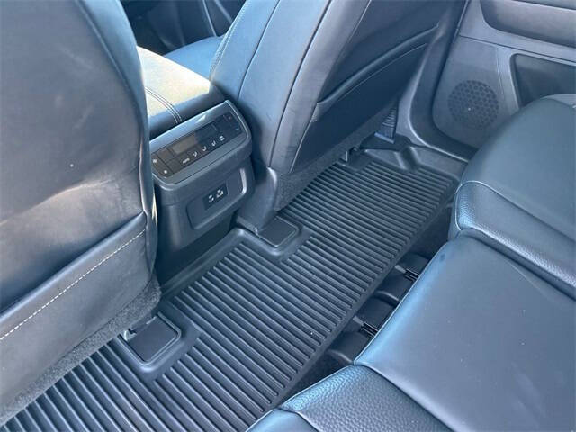 2022 Nissan Pathfinder SL