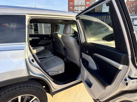 2019 Toyota Highlander SE