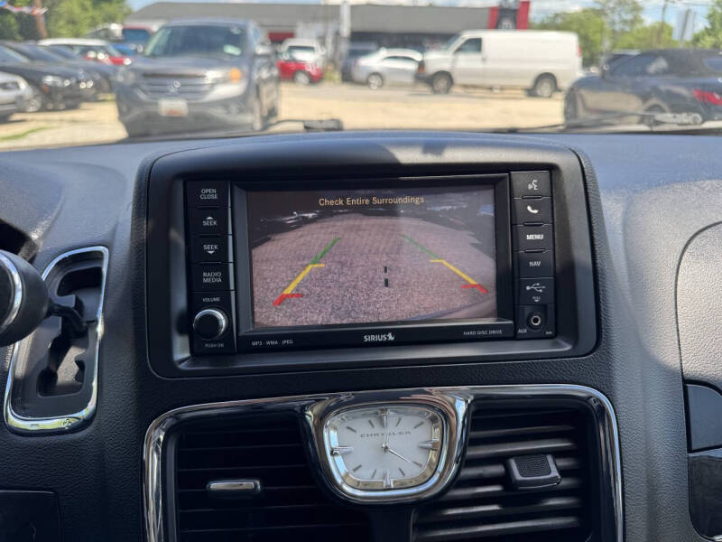 2013 Chrysler Town and Country Touring