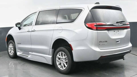 2024 Chrysler Pacifica Touring L