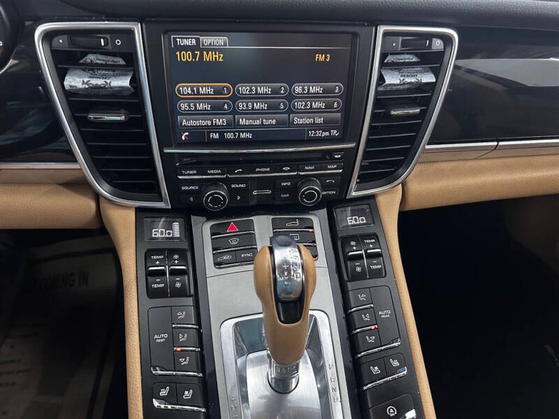 2016 Porsche Panamera 4
