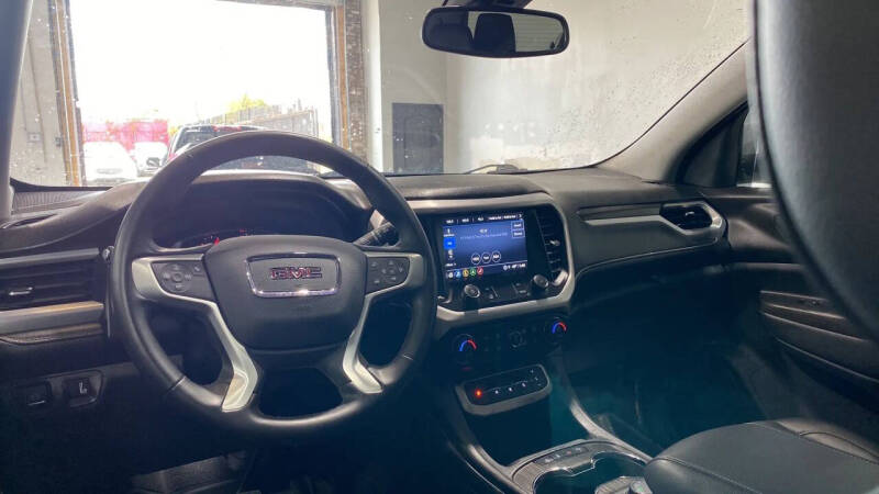 2023 GMC Acadia SLT