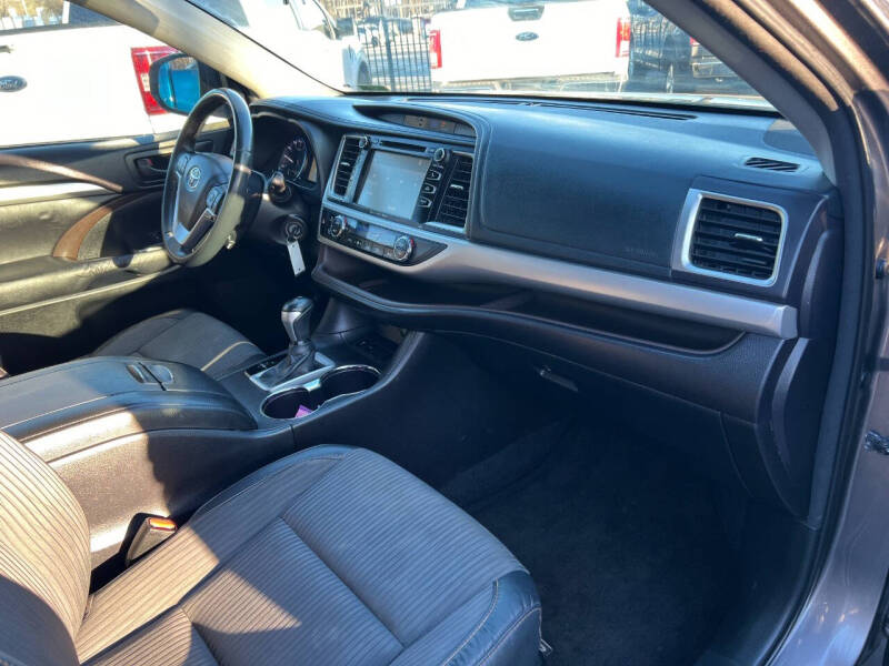 2016 Toyota Highlander LE