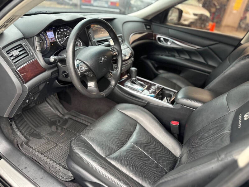 2011 Infiniti M56 x
