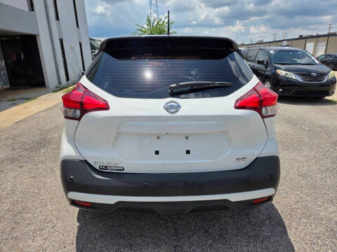 2020 Nissan Kicks SR