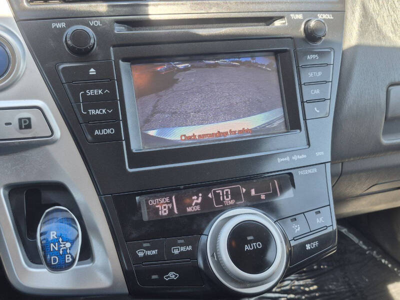 2013 Toyota Prius v Five - Photo 16