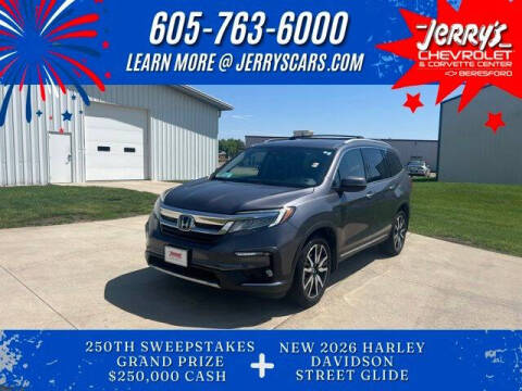 2021 Honda Pilot Touring w/Rear Captain's Chairs