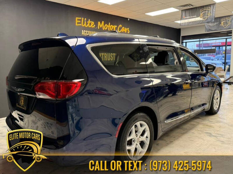 2017 Chrysler Pacifica Touring-L Plus