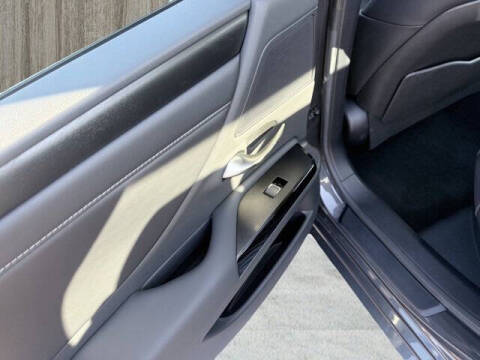 2025 Lexus ES 300h F SPORT Design