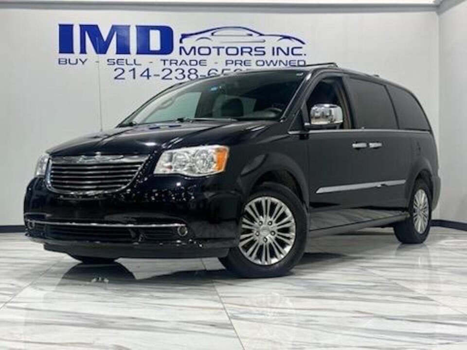 2014 Chrysler Town and Country for sale at IMD MOTORS, INC in Dallas, TX