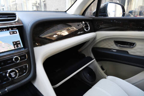 2025 Bentley Bentayga EWB Azure V8