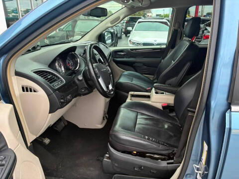 2012 Chrysler Town and Country Touring-L