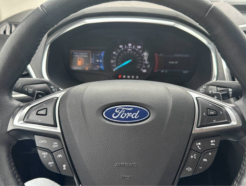 2020 Ford Edge Titanium