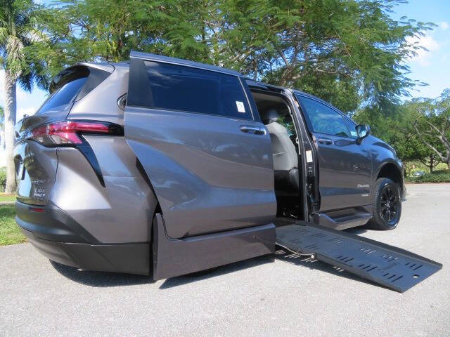 2021 Toyota Sienna XLE 8-Passenger