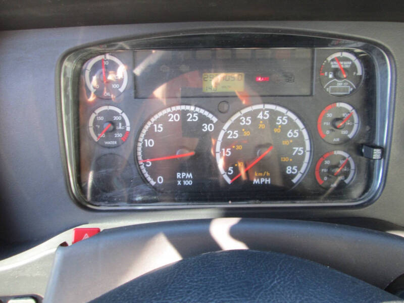 2011 Freightliner Business class M2