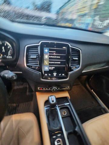 2016 Volvo XC90 T6 Momentum