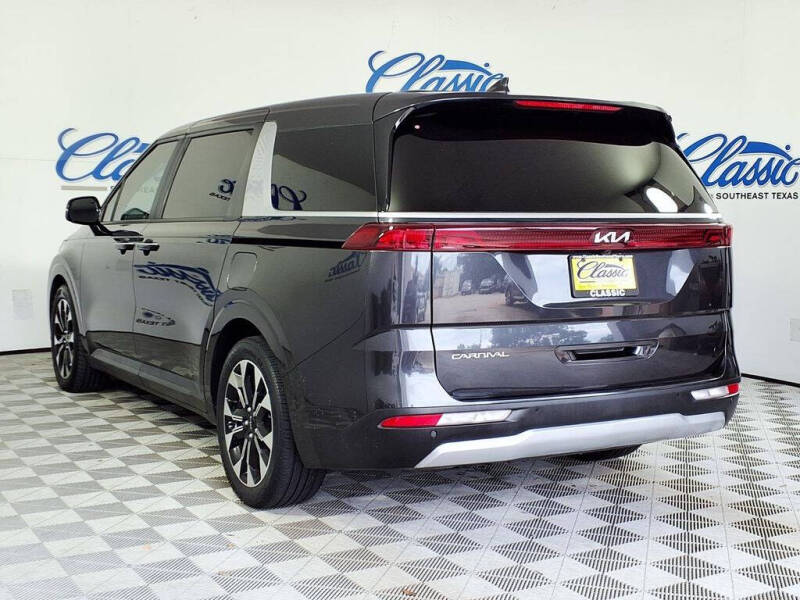 2023 Kia Carnival EX