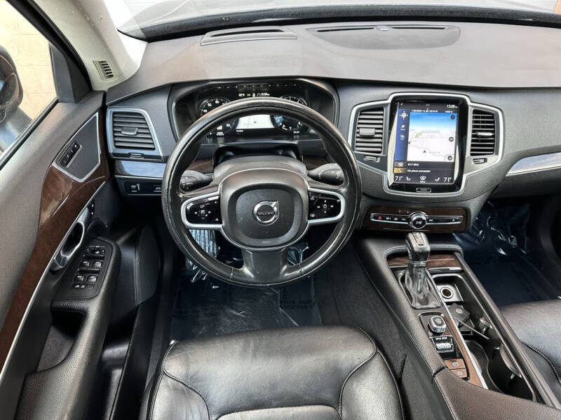 2019 Volvo XC90 T6 Momentum
