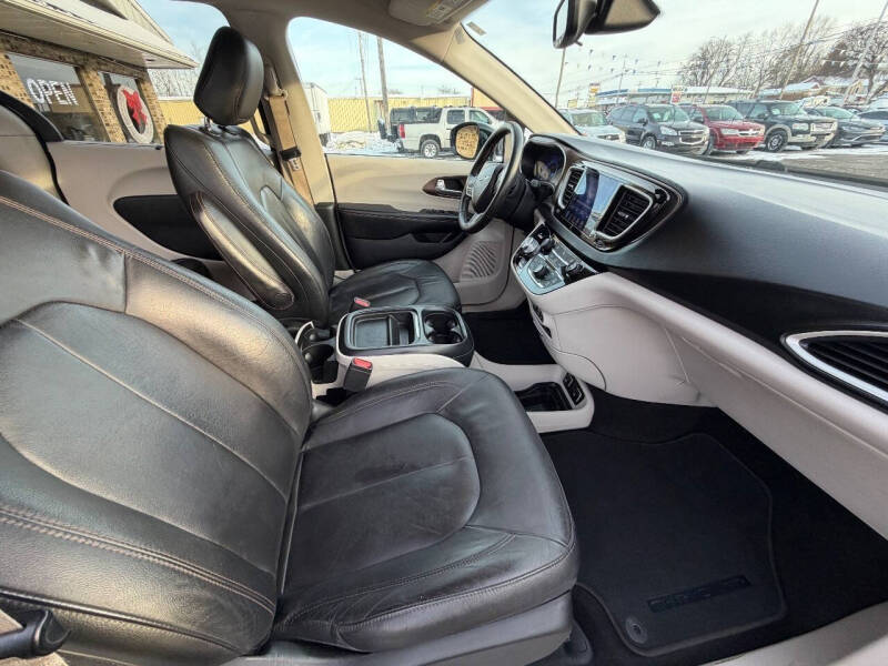 2017 Chrysler Pacifica Touring-L