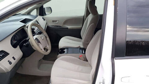 2012 Toyota Sienna LE 7-Passenger