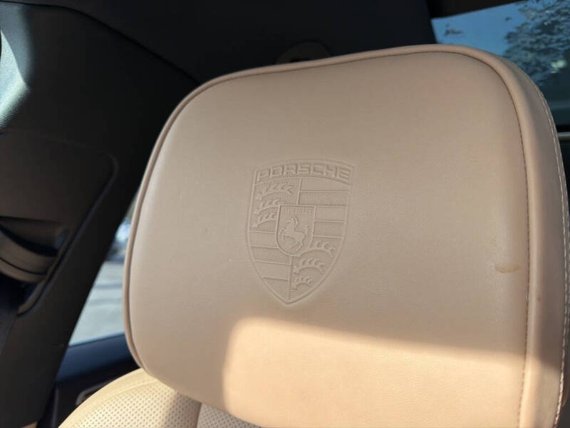 2023 Porsche Macan T