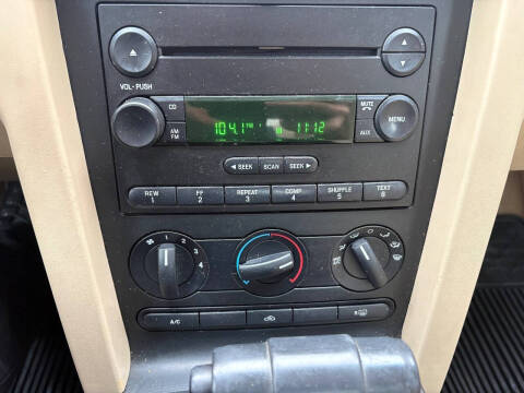 2005 Ford Mustang V6 Deluxe