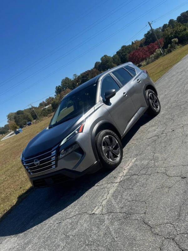 2024 Nissan Rogue SV's photo