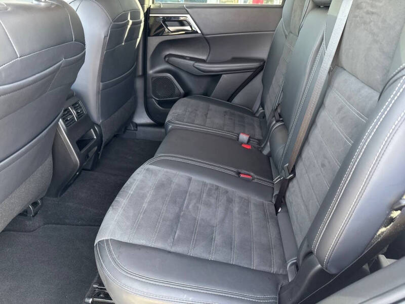 2024 Mitsubishi Outlander SE