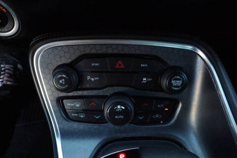 2015 Dodge Challenger SXT Plus