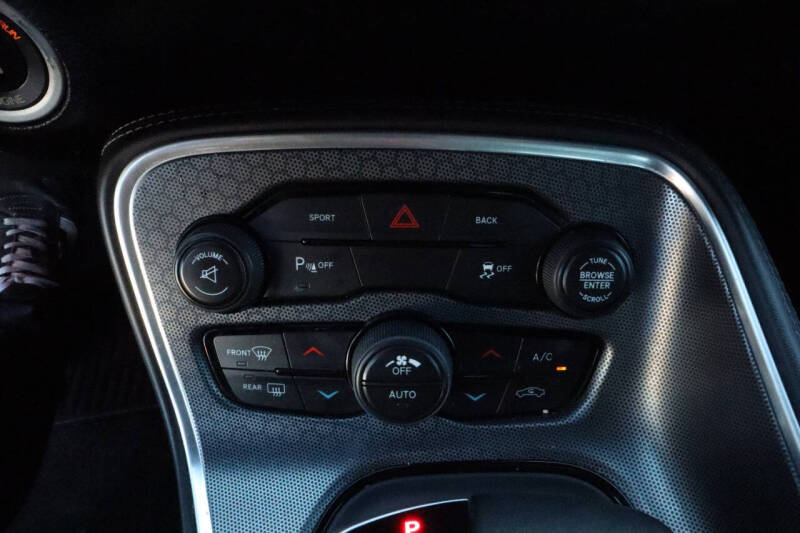 2015 Dodge Challenger SXT Plus