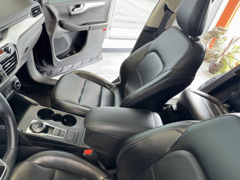 2020 Ford Escape Hybrid SE Sport