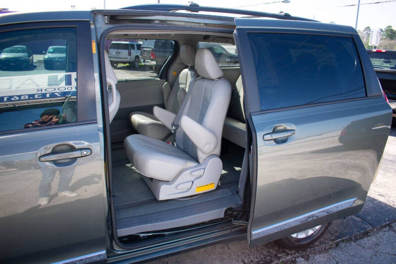 2013 Toyota Sienna XLE 8-Passenger