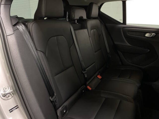 2025 Volvo XC40 B5 Plus Bright Theme