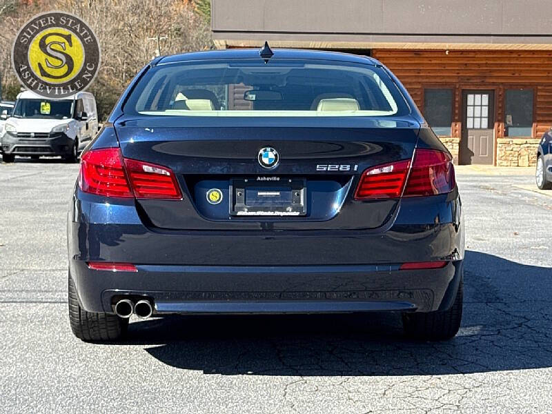 2011 BMW 5 Series 528i