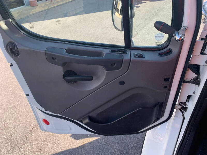 2016 Freightliner M2 106