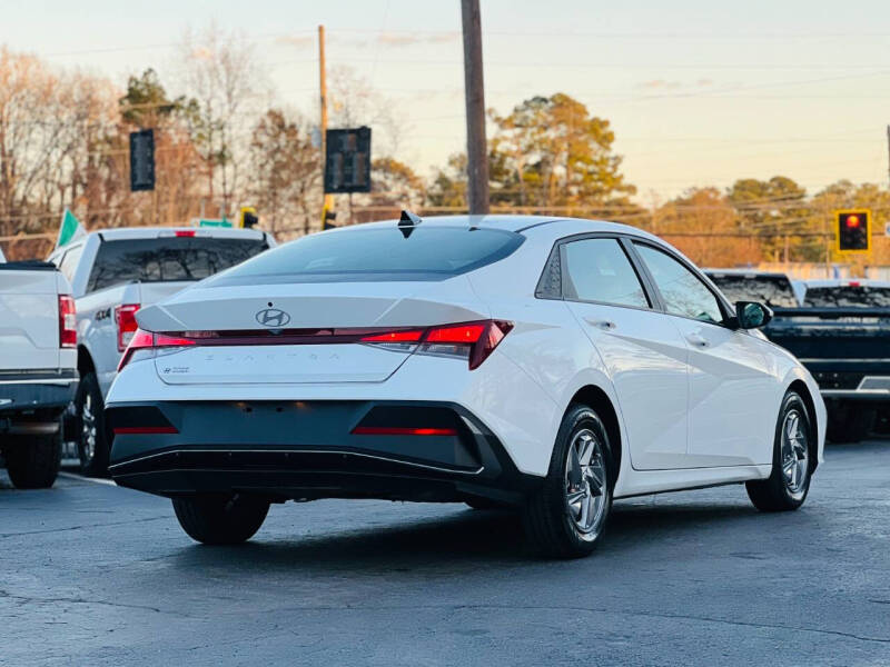 2024 Hyundai Elantra SE