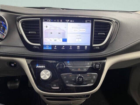 2022 Chrysler Pacifica Hybrid Touring L