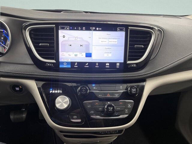 2022 Chrysler Pacifica Hybrid Touring L