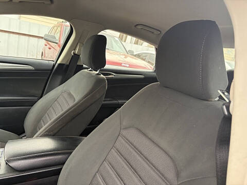 2020 Ford Fusion SE