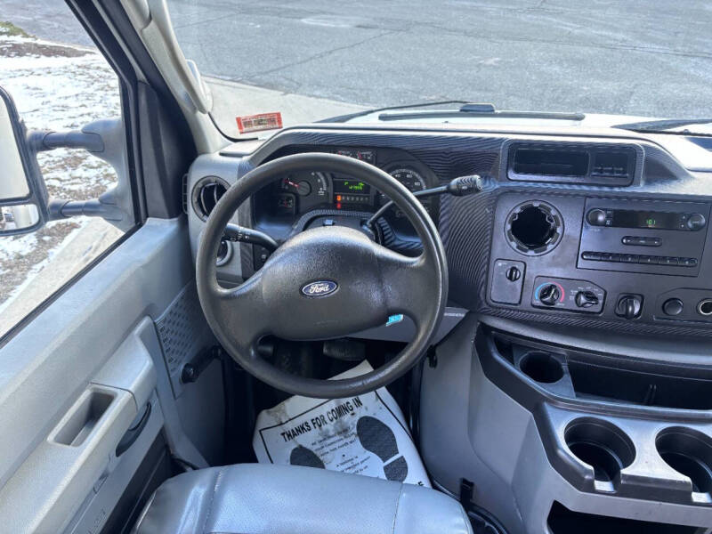 2013 Ford E-Series E-350 SD