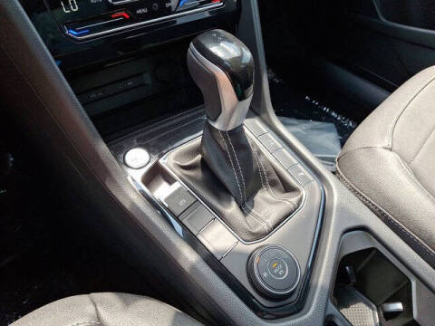 2025 Volkswagen Taos SE Black 4Motion