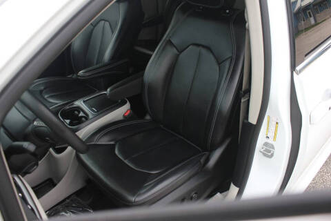 2023 Chrysler Pacifica Plug-In Hybrid Touring L