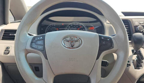 2014 Toyota Sienna LE 8-Passenger