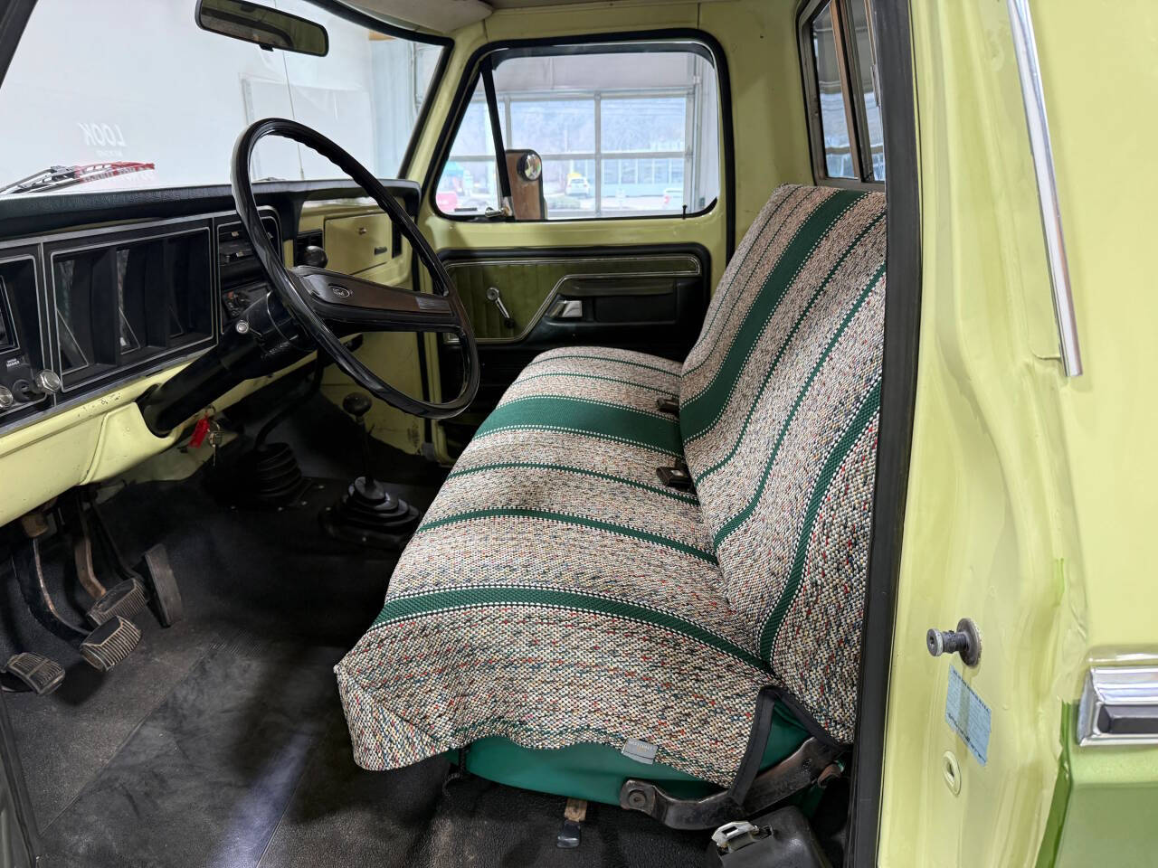 1976 Ford F-250 23