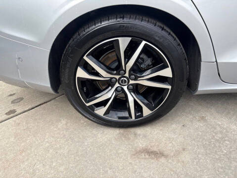 2023 Volvo S60 B5 Plus Dark Theme
