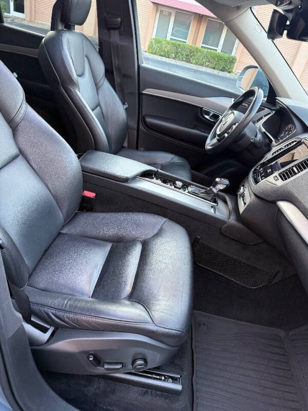 2021 Volvo XC90 T5 Momentum